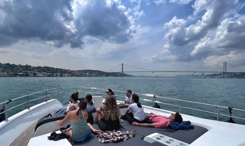 istanbul-dolmabahce-palace-tour-and-bosphorus-yacht-cruise