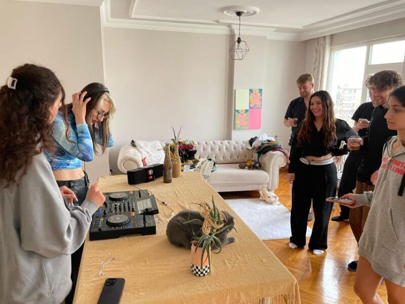 istanbul-electronic-music-workshop-culture-from-local-dj