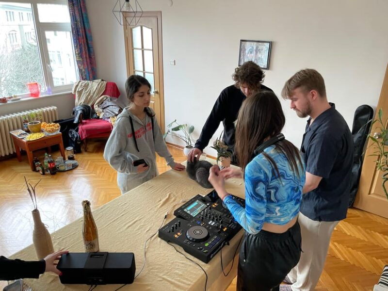 istanbul-electronic-music-workshop-culture-from-local-dj