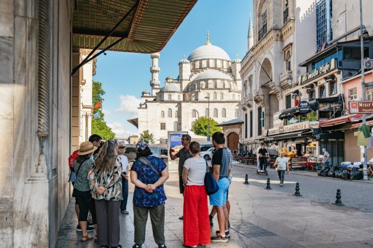 istanbul-european-and-asian-side-guided-foodie-walking-tour