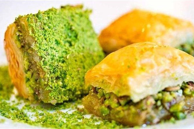 istanbul-food-walking-tour-of-beyoglu-by-night