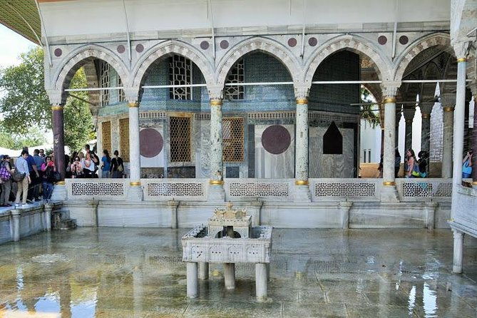 istanbul-guided-tour-hagia-sophia-topkapi-cistern-with-tickets