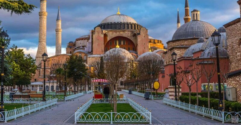 istanbul-hagia-sofia-blue-mosque-and-grand-bazaar-tour