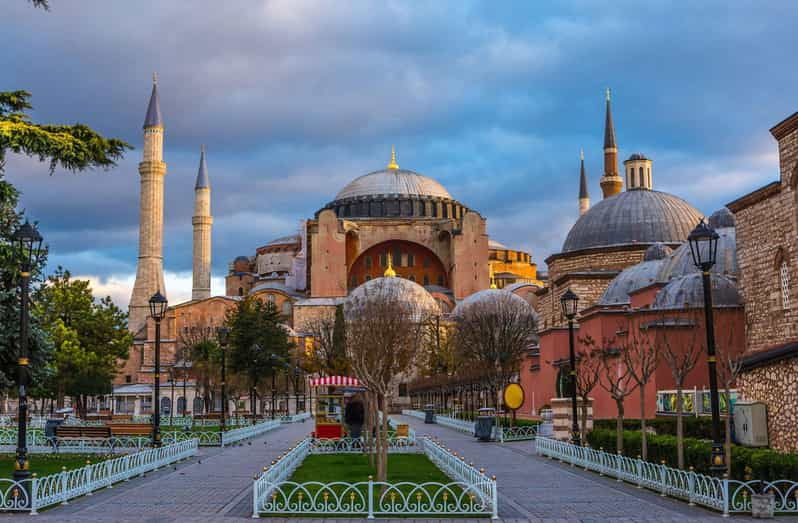istanbul-hagia-sofia-blue-mosque-and-grand-bazaar-tour