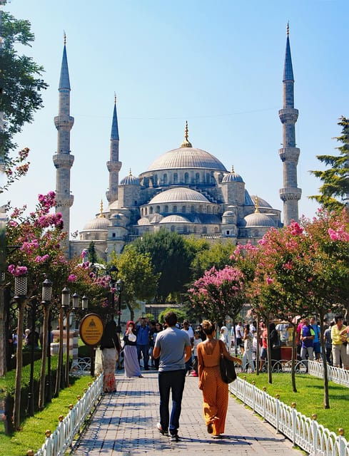 istanbul-hagia-sofia-blue-mosque-and-grand-bazaar-tour