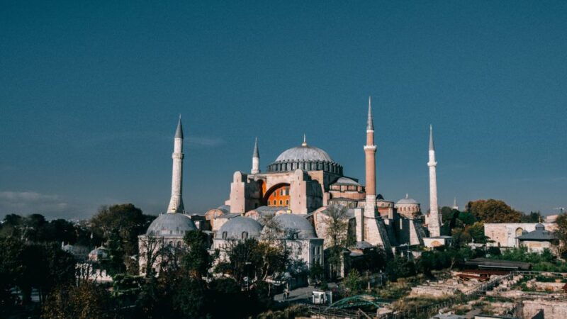 istanbul-hagia-sophia-blue-mosque-cistern-bazaar-tour