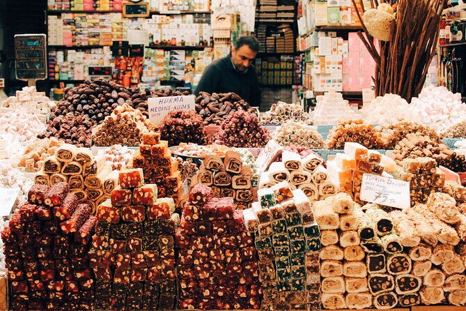 istanbul-hagia-sophia-blue-mosque-grand-bazaar-walk-tour