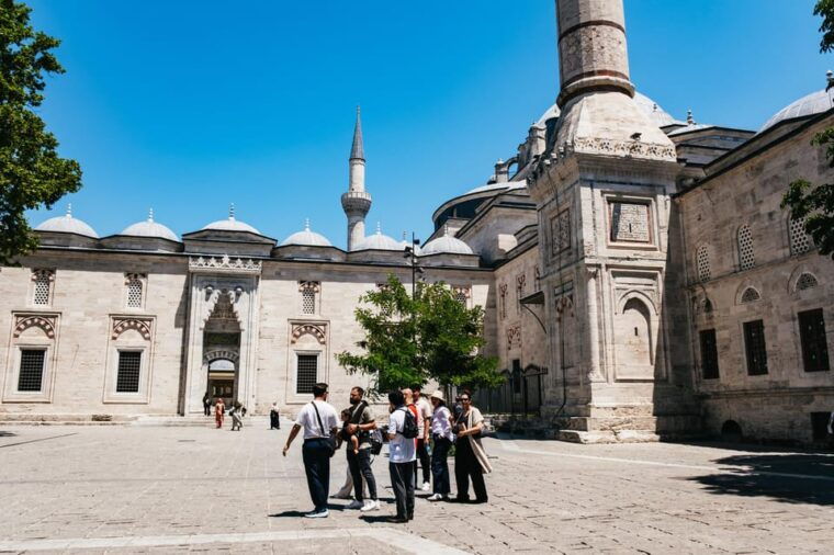 istanbul-hagia-sophia-blue-mosque-suleymaniye-mosque-tour