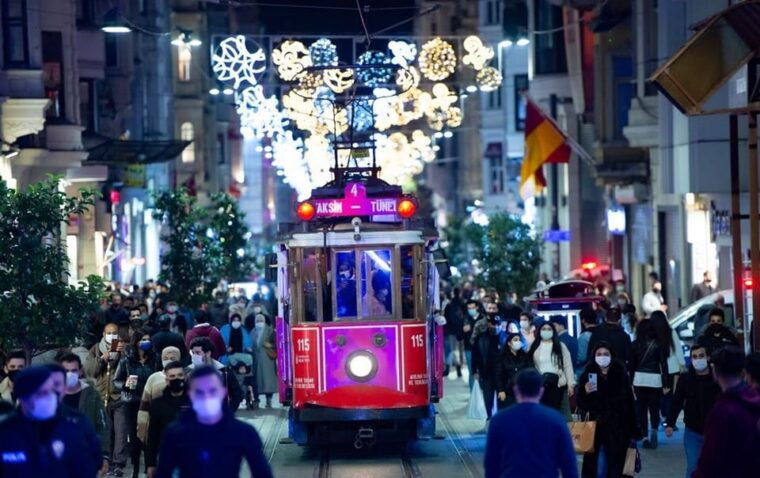 istanbul-karakoy-district-nighttime-guided-walking-tour
