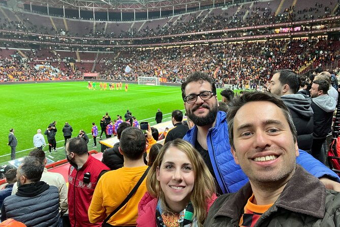 istanbul-live-a-football-game-and-turkish-passion-like-a-local