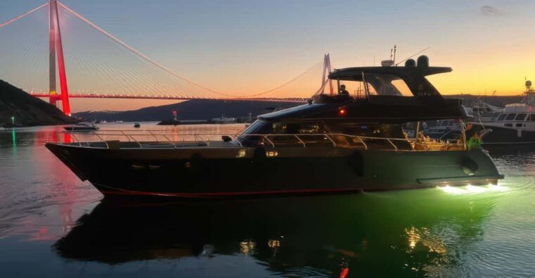 istanbul-luxury-yacht-tour-enjoy-a-day-or-sunset-cruise