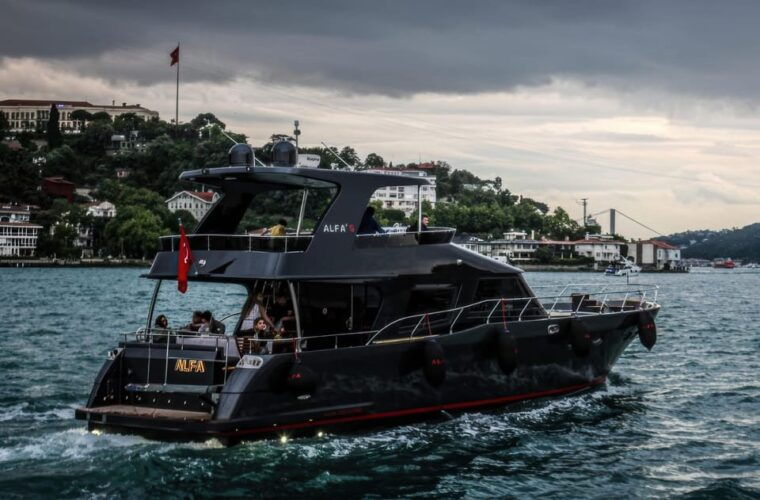istanbul-luxury-yacht-tour-enjoy-a-day-or-sunset-cruise