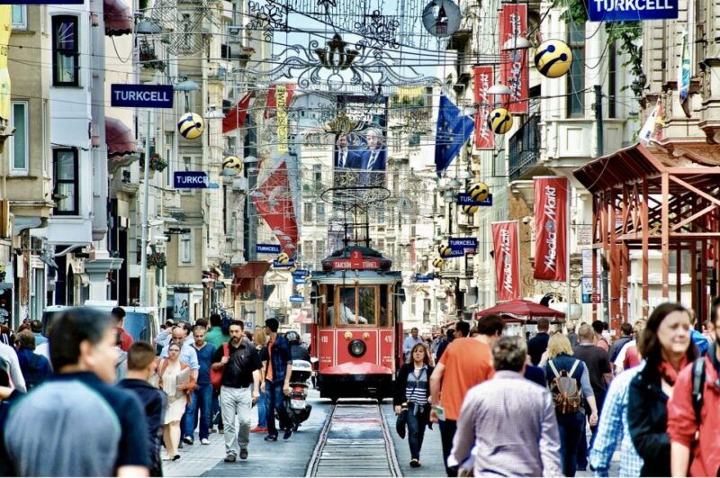 istanbul-modern-city-taksim-to-galata-with-secret-passages