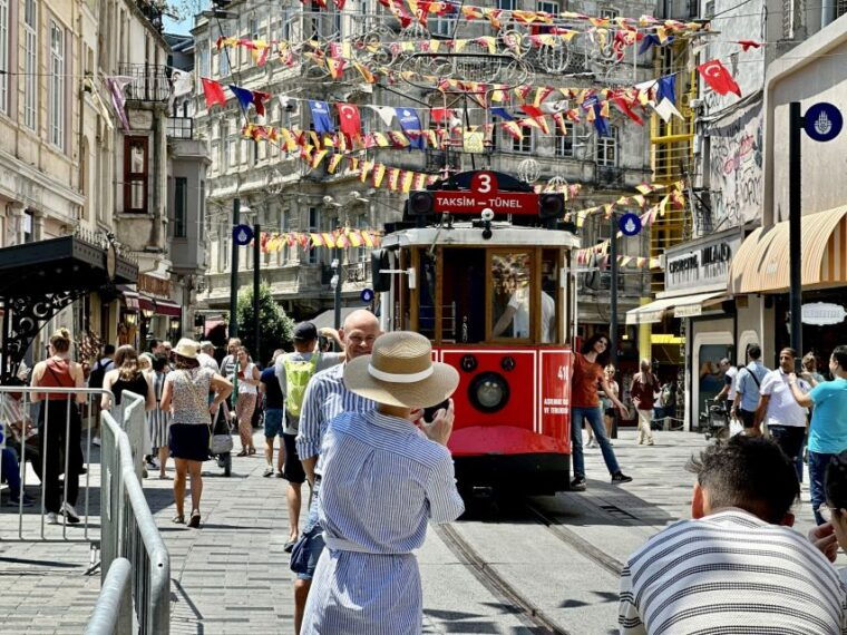 istanbul-modern-city-taksim-to-galata-with-secret-passages