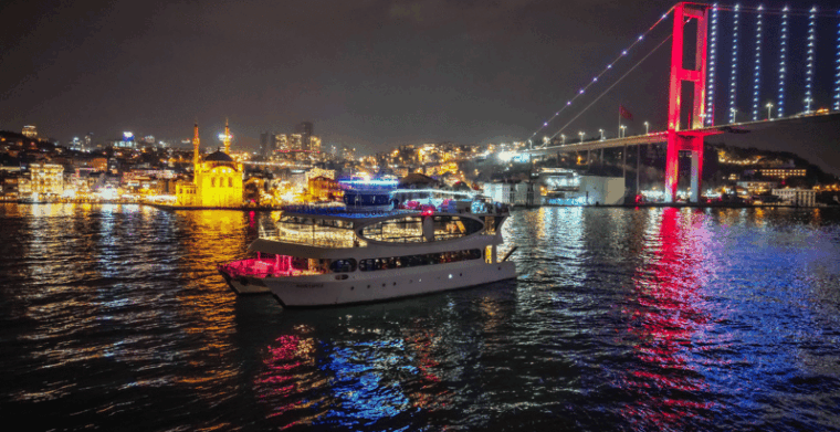 istanbul-new-years-eve-bosphorus-dinner-cruise-party-2025