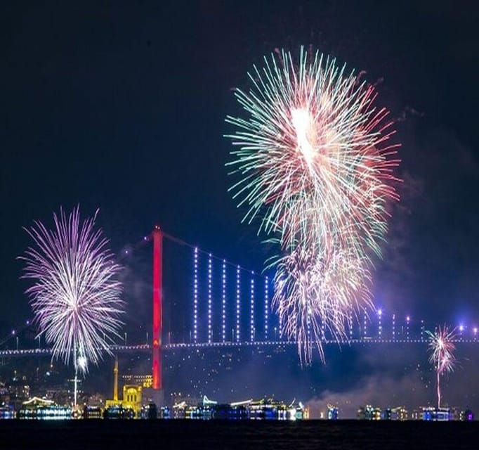 istanbul-new-years-eve-bosphorus-dinner-cruise-party-2026