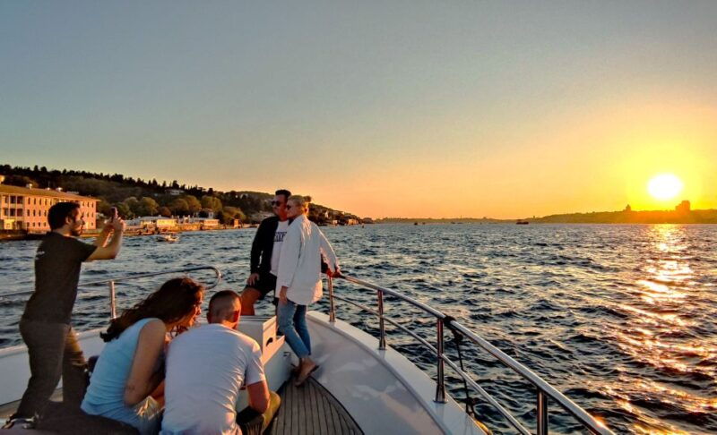 istanbul-old-city-tour-and-luxury-sunset-bosphorus-cruise
