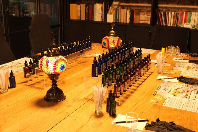 istanbul-perfume-workshop-with-a-professional