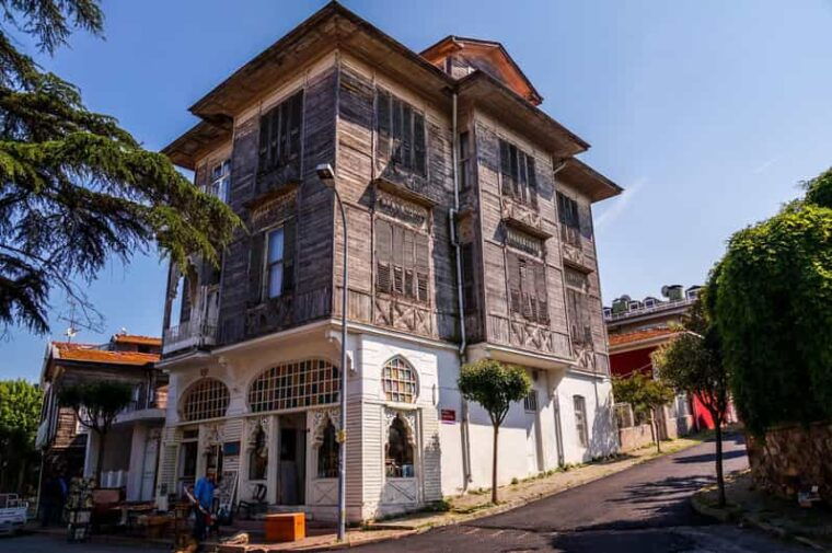 istanbul-princes-island-tour-visiting-2-island