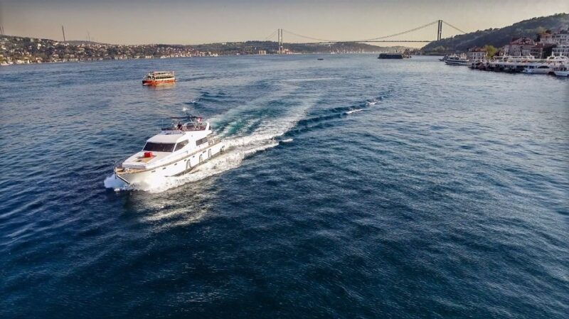 istanbul-private-bosphorus-cruise-on-a-luxurious-yacht