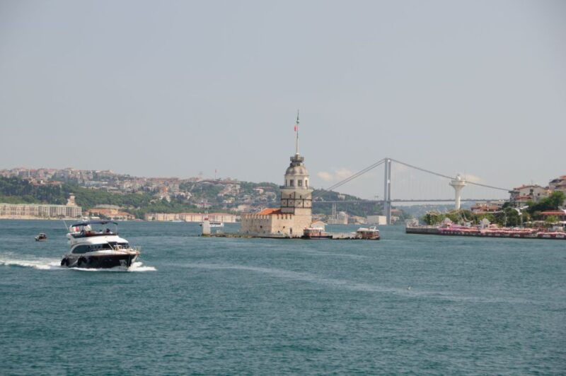 istanbul-private-bosphorus-cruise-on-a-luxurious-yacht