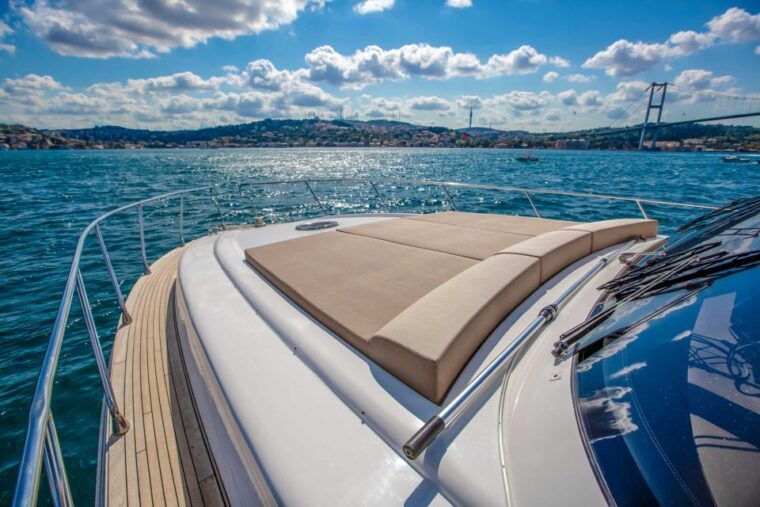 istanbul-private-bosphorus-cruise-on-a-luxurious-yacht
