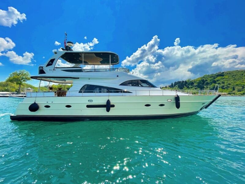 istanbul-private-bosphorus-strait-sightseeing-yacht-cruise