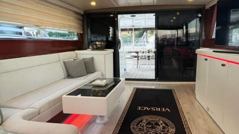 istanbul-private-bosphorus-tour-on-luxury-yacht-eco2