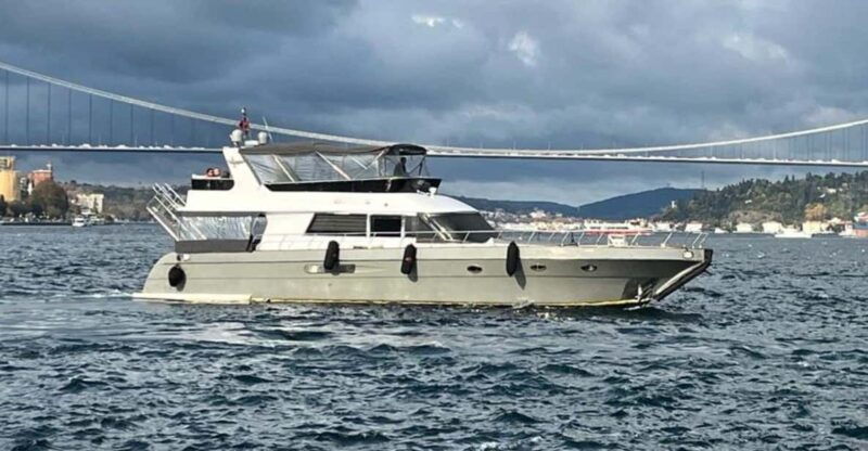 istanbul-private-bosphorus-tour-on-luxury-yacht-eco2