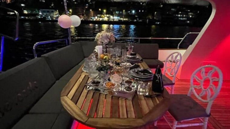 istanbul-private-bosphorus-tour-on-luxury-yacht-eco2