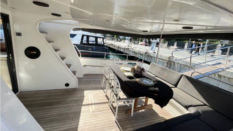 istanbul-private-bosphorus-tour-on-luxury-yacht-eco2