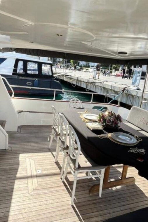 istanbul-private-bosphorus-tour-on-luxury-yacht-eco2