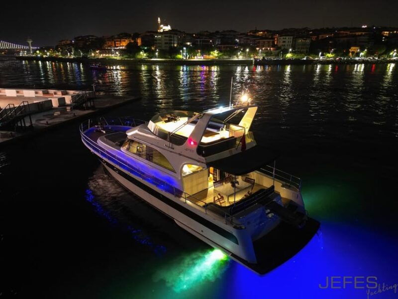istanbul-private-bosphorus-tour-on-luxury-yacht-eco8
