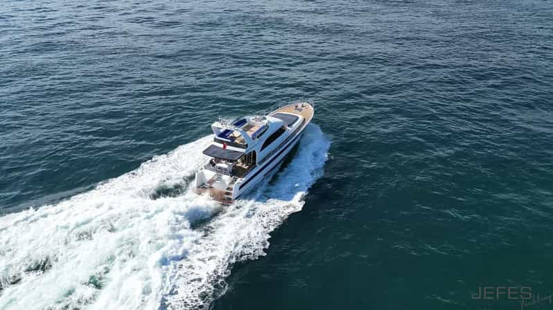 istanbul-private-bosphorus-tour-on-luxury-yacht-eco8