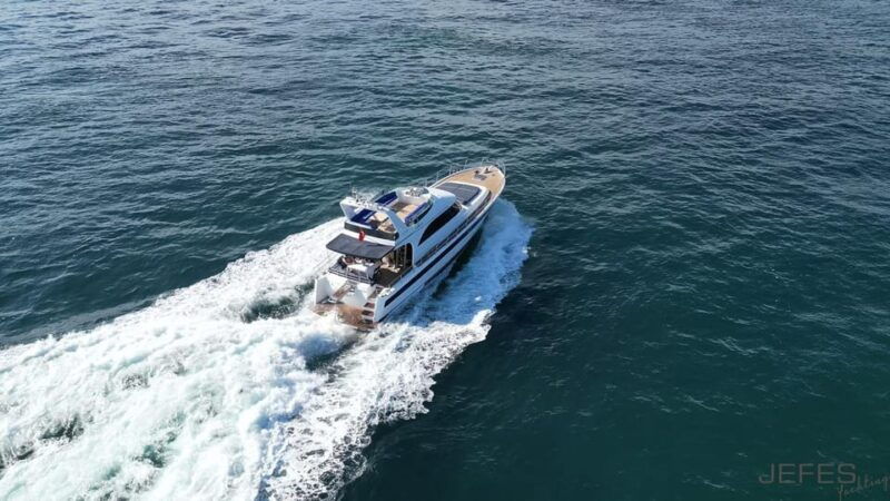 istanbul-private-bosphorus-tour-on-luxury-yacht-eco8
