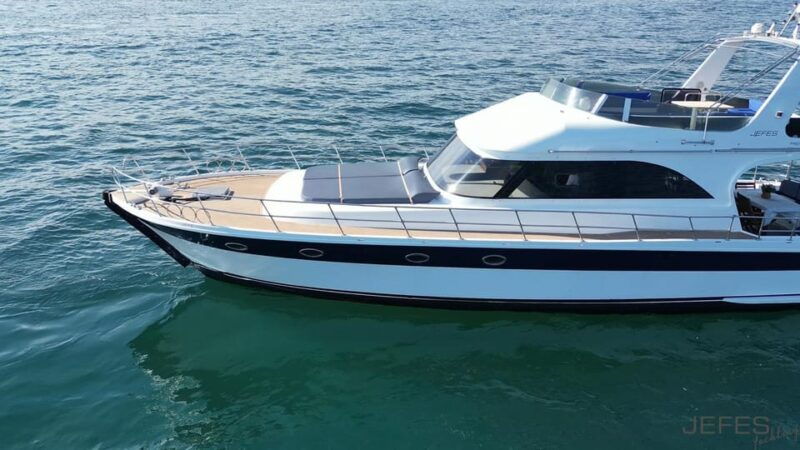 istanbul-private-bosphorus-tour-on-luxury-yacht-eco8
