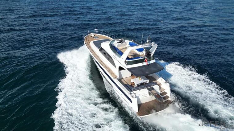 istanbul-private-bosphorus-tour-on-luxury-yacht-eco8