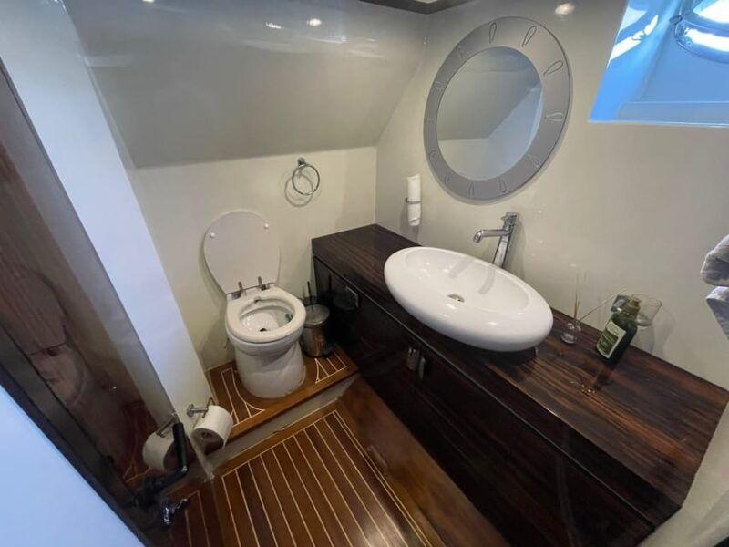 istanbul-private-bosphorus-tour-on-luxury-yacht-pre2