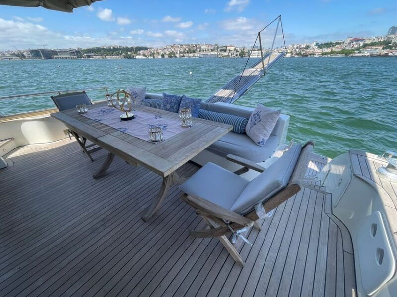 istanbul-private-bosphorus-tour-on-luxury-yacht-pre2