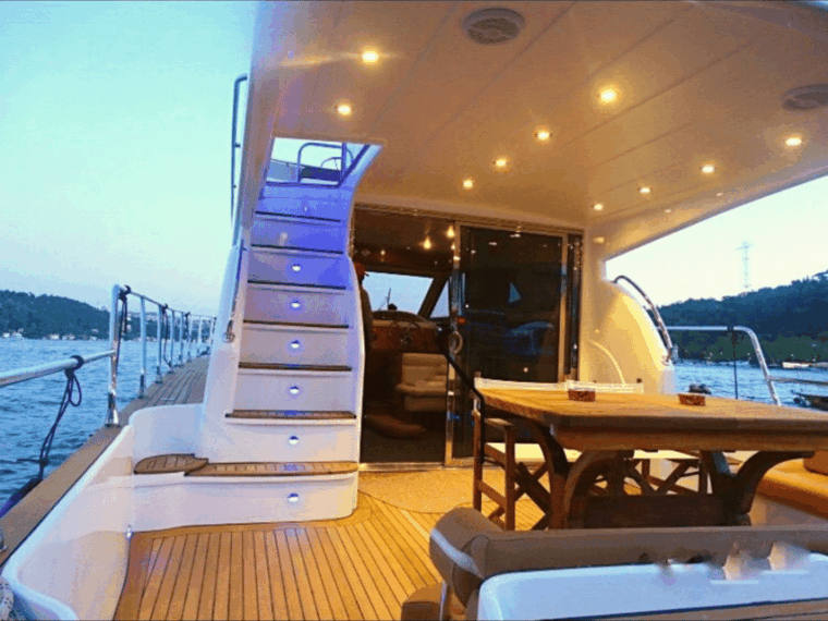 istanbul-private-bosphorus-tour-on-luxury-yacht