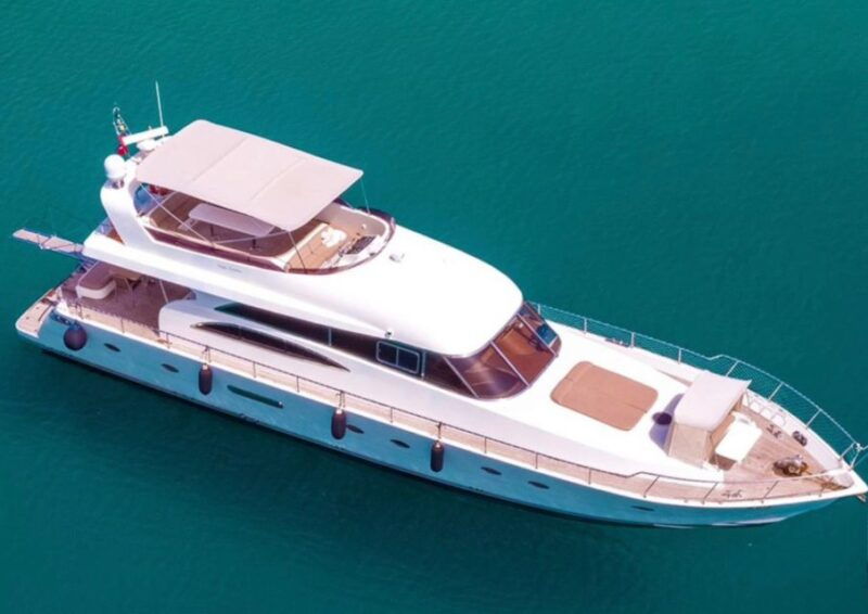 istanbul-private-bosphorus-tour-on-luxury-yacht-w-transfer