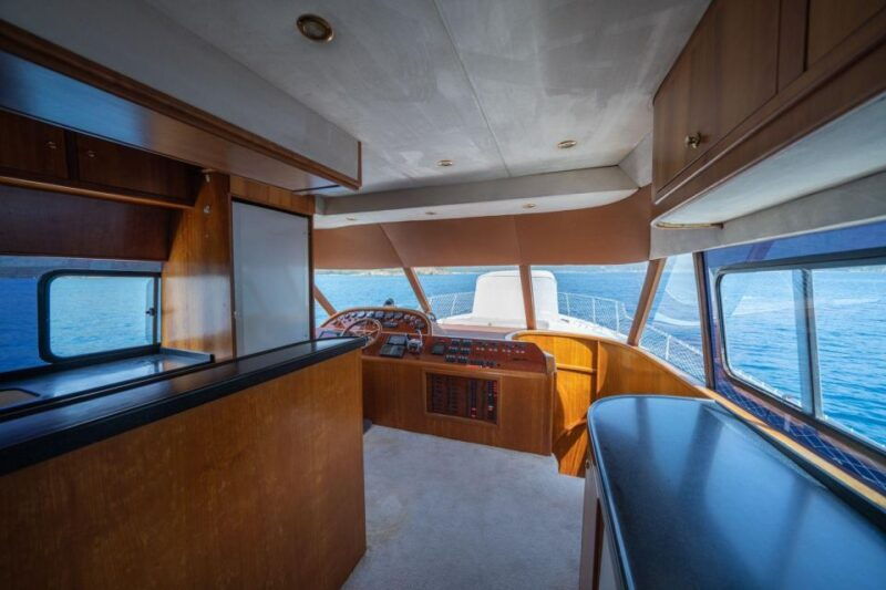 istanbul-private-bosphorus-tour-on-luxury-yacht-w-transfer