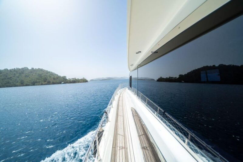 istanbul-private-bosphorus-tour-on-luxury-yacht-w-transfer