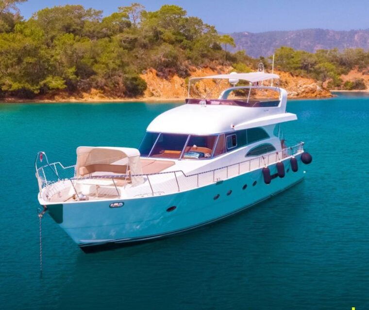 istanbul-private-bosphorus-tour-on-luxury-yacht-w-transfer