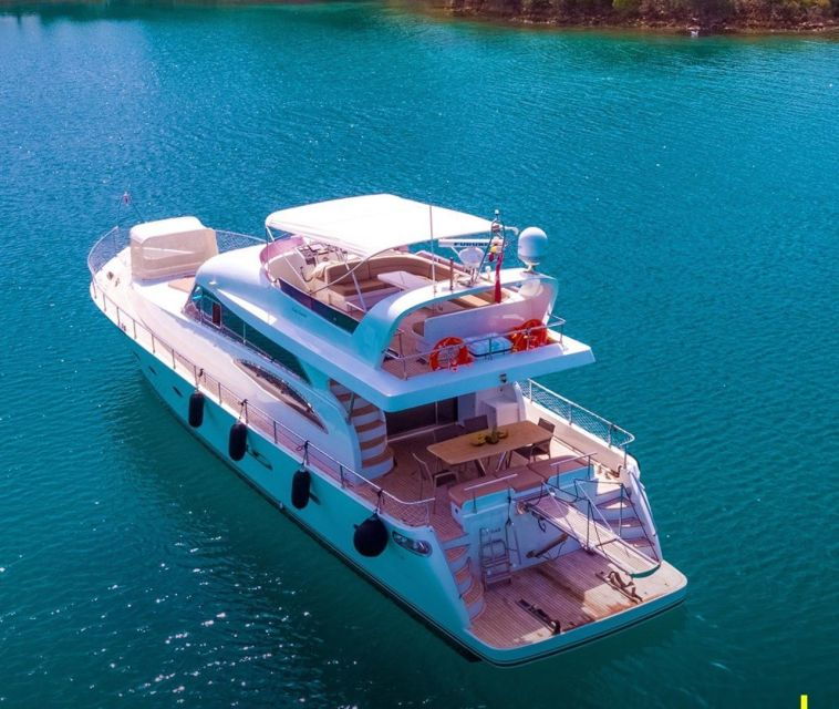 istanbul-private-bosphorus-tour-on-luxury-yacht-w-transfer