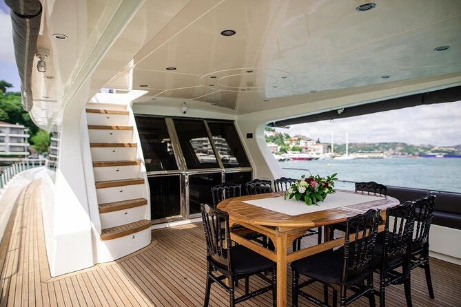 istanbul-private-bosphorus-tour-on-luxury-yatch-2