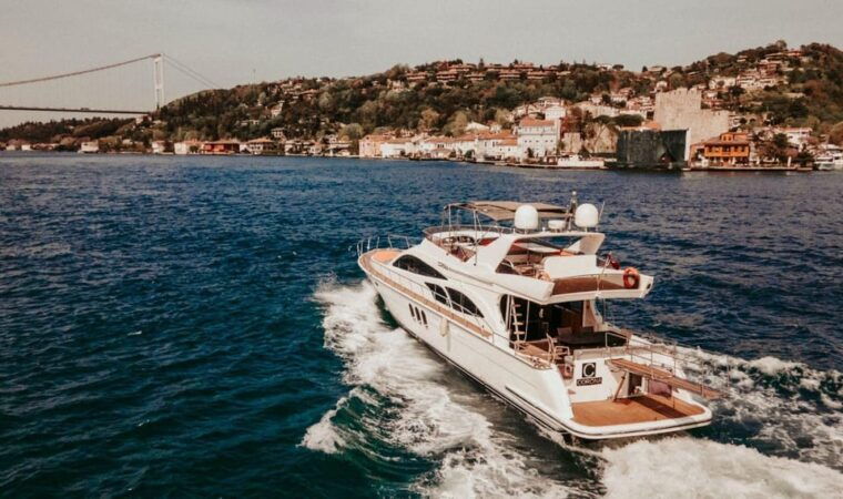 istanbul-private-bosphorus-yacht-tour-sunset-morning