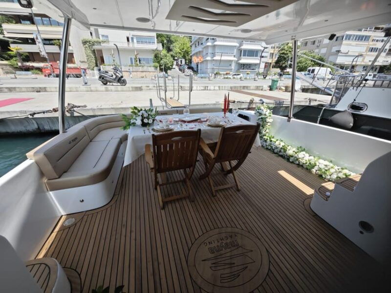 istanbul-private-bosphorus-yacht-with-tour-guide-and-snacks