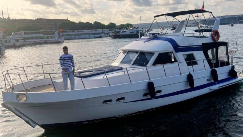 istanbul-private-luxury-yacht-on-bosphorus-14-meter-46-feet