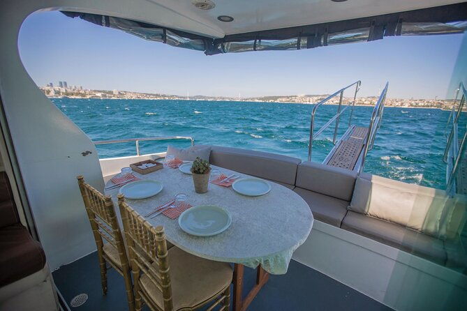 istanbul-private-luxury-yacht-on-bosphorus-14-mt-46feet-2